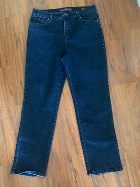 Gloria Vanderbilt Dark Wash Jeans with Purple Label, like new condition
